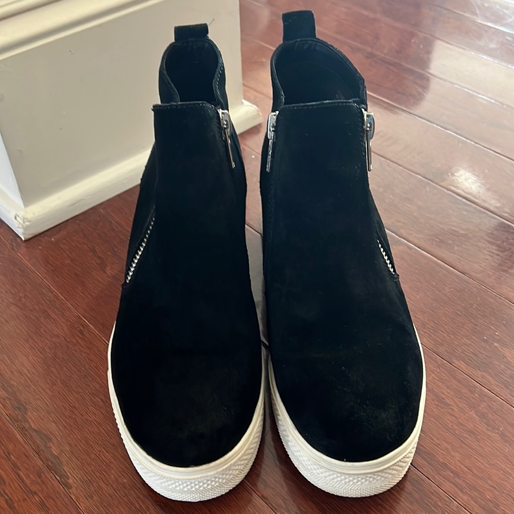 9.5 M Steve Madden Wedgie